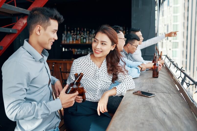 Flirten in der Bar - Erhoffe dir nichts von deinem Getränk